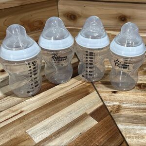 New Never used Tommee Tippee Clear Baby Bottles 9oz - Clear